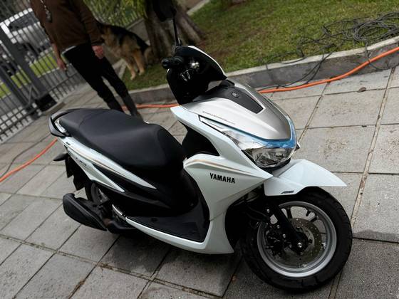 YAMAHA FLUO 125 HYBRID CONNECTED ABS 